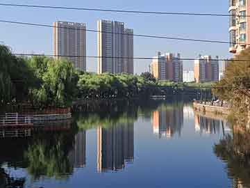 2002年卡恩：门将拿金球又拿金手套，卡恩门将什么时候退役